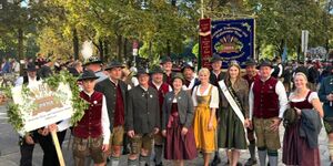 Landesgruppe Südbayern beim Trachten- und Schützenzug